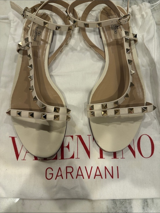 Valentino Garavani Shoes - Valentino Garavani Cream Leather Rockstud T-Strap Flat Sandals